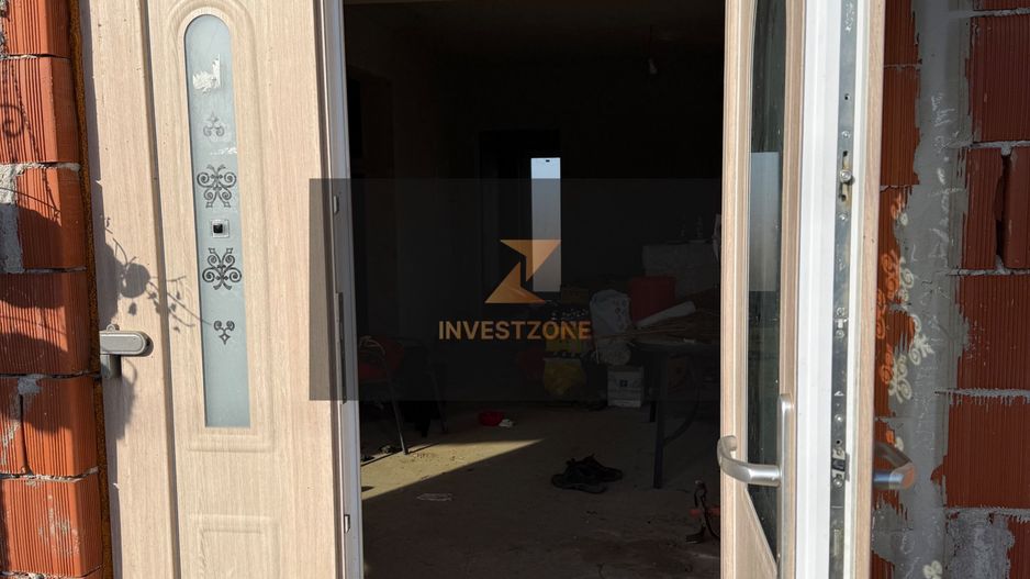 Casă spațioasă cu teren 806 mp - Poză 16