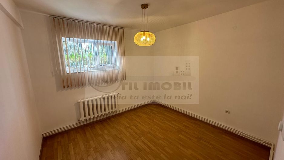 2 cam decomandat • demisol • Copou • 43 mp • 93.000 € negociabil - Poză 2