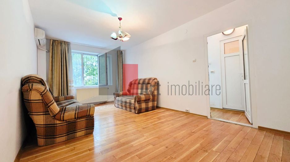 Apartament spațios cu 4 camere Crangasi - Poză 12