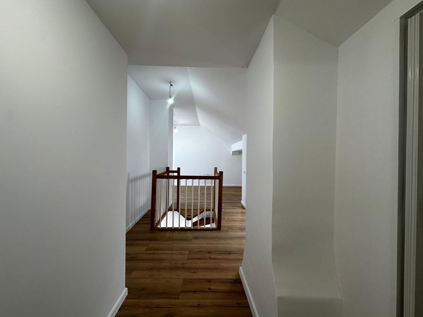 Apartament complet renovat cu scara interioara - Poză 32