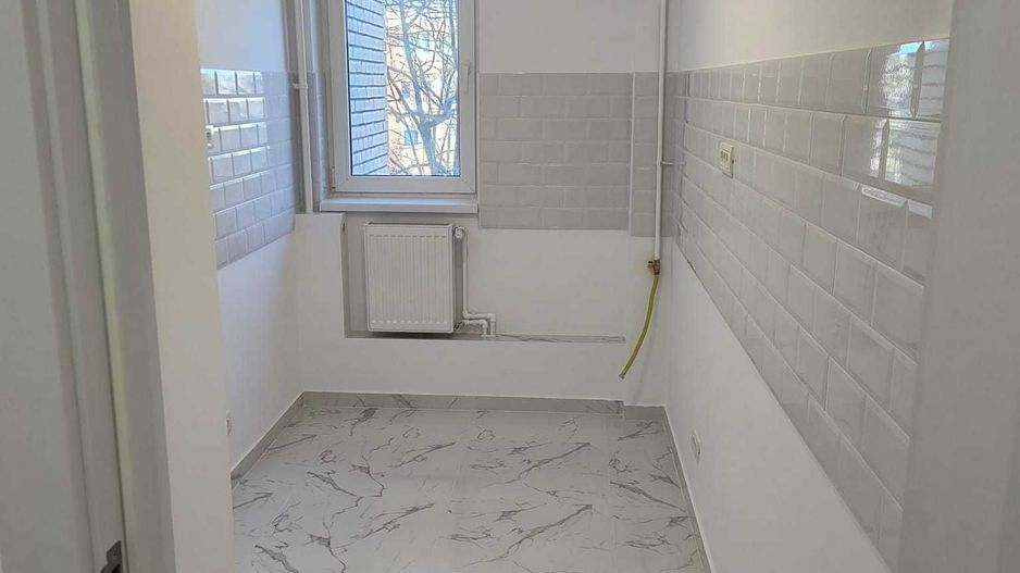Apartament 3 camere centrala proprie renovat Favorit - Poză 3