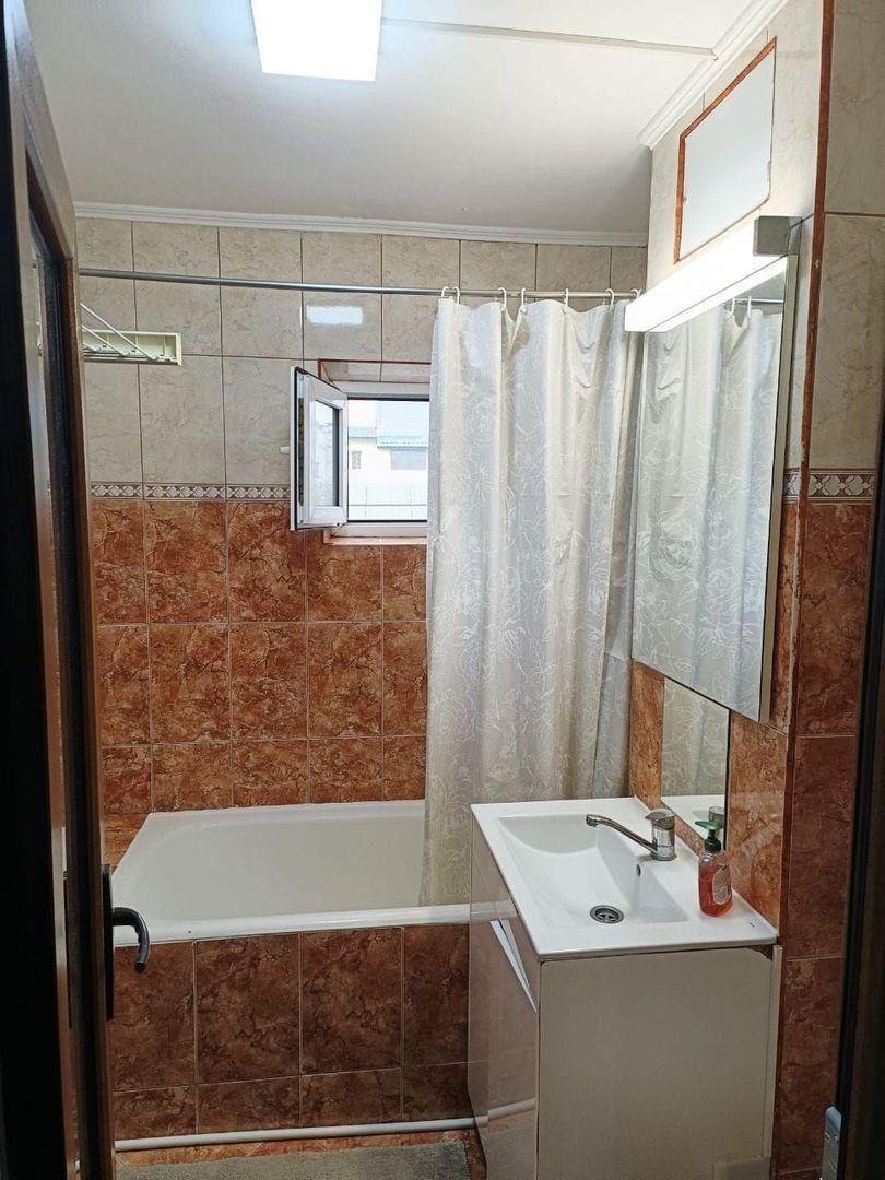 DE inchiriat apartament cu 3 camere, General. etaj 2, 450 euro - Poză 8