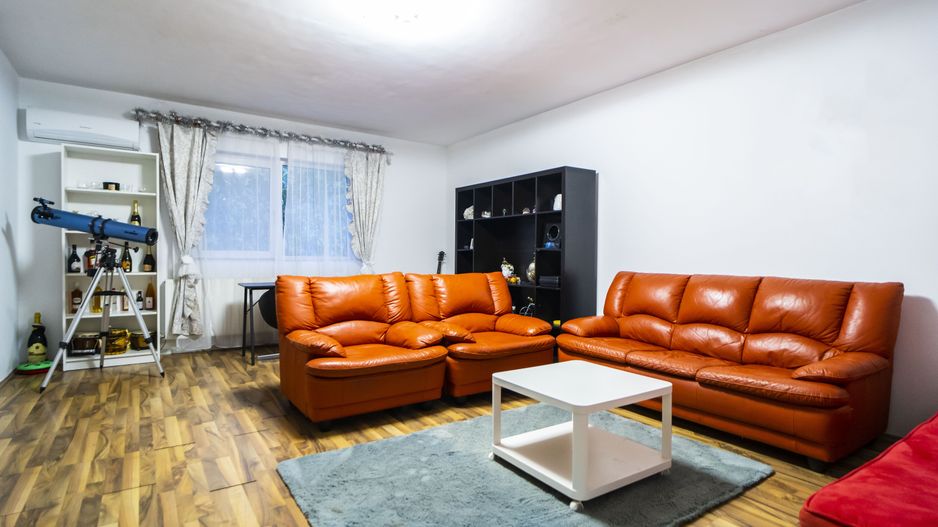 Ciorogarla, stradal, spatiu birou / sediu firma / pretabil investitie - Poză 8