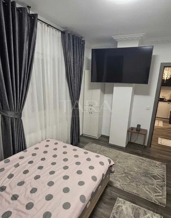 Apartament cu 3 camere in zona centrala - Poză 4