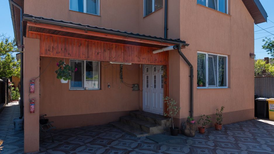 Casă P+M Năvodari | 6 camere | Curte superb amenajată - Poză 2