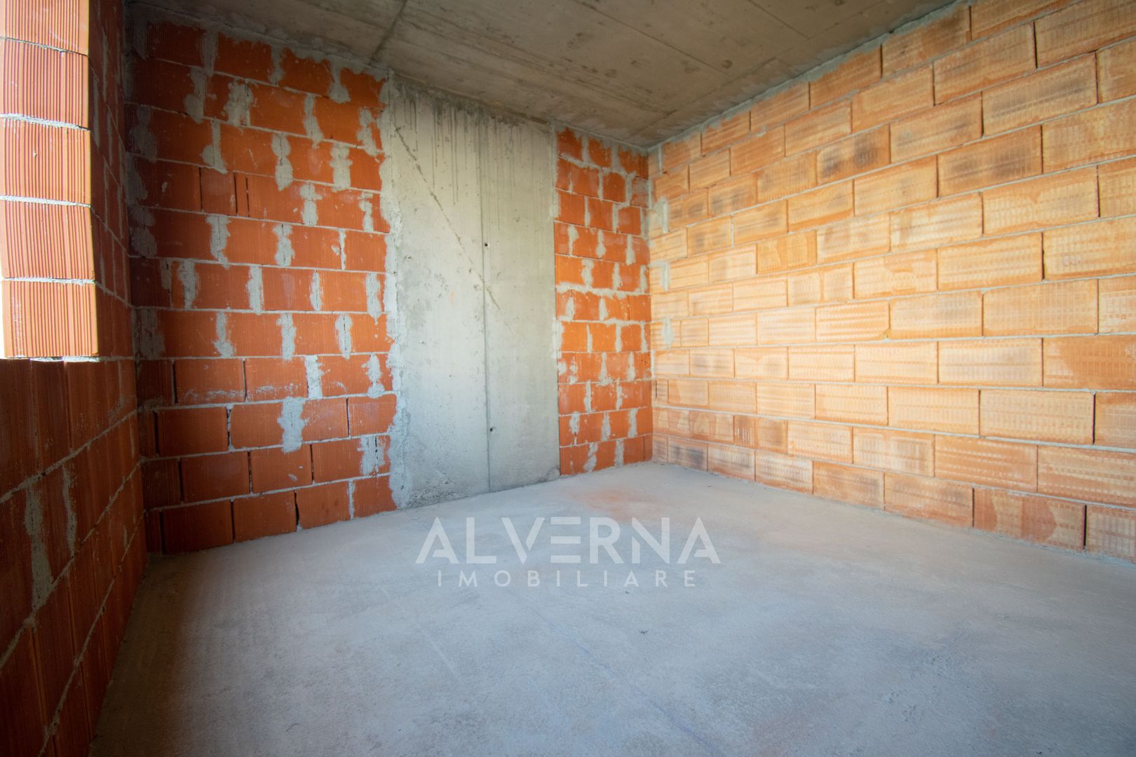 Apartament 3 camere,2 bai, intermediar, semifinisat,parcare, zona VIVO - Poză 2
