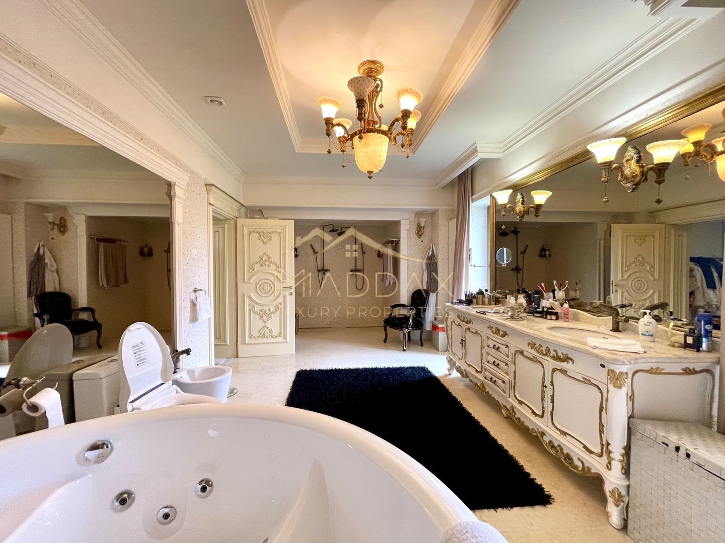 Impressive Villa *1500 SQM usable* 2613 SQM land / Open to the lake - Poză 22