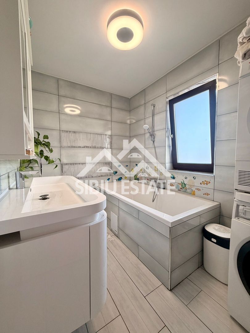 Duplex elegant cu 5 camere, 2 bai, curte in Cristian - Poză 8