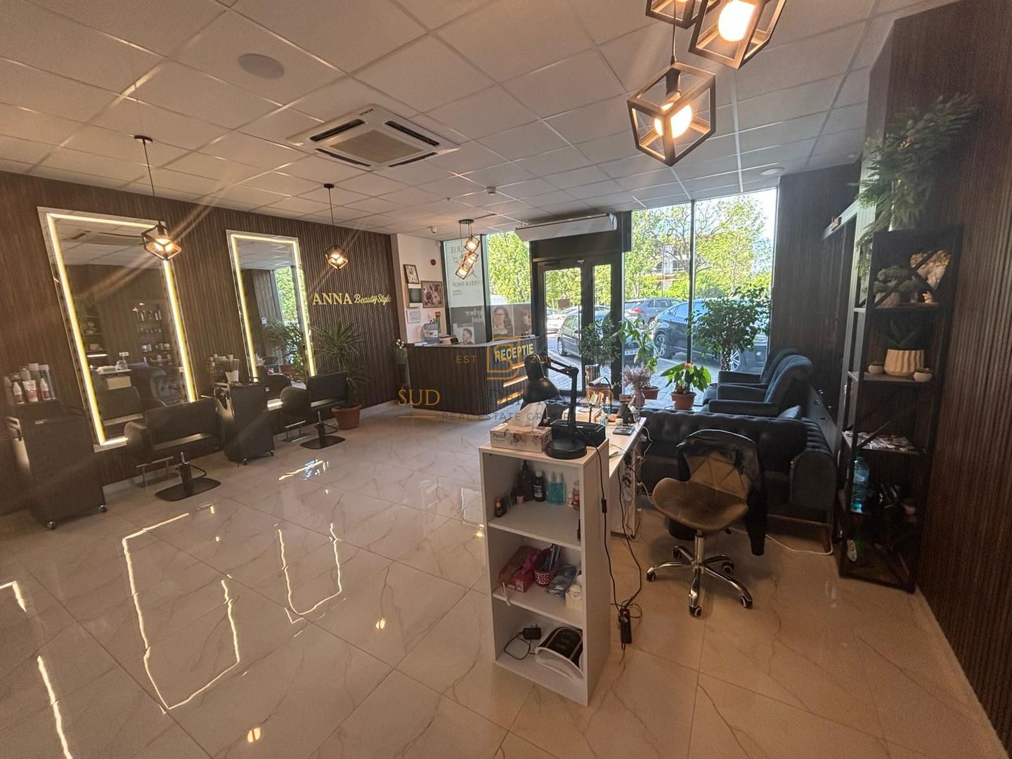 De vanzare afacere la cheie – Salon utilat si mobilat, Bd. Metalurgiei - Poză 2
