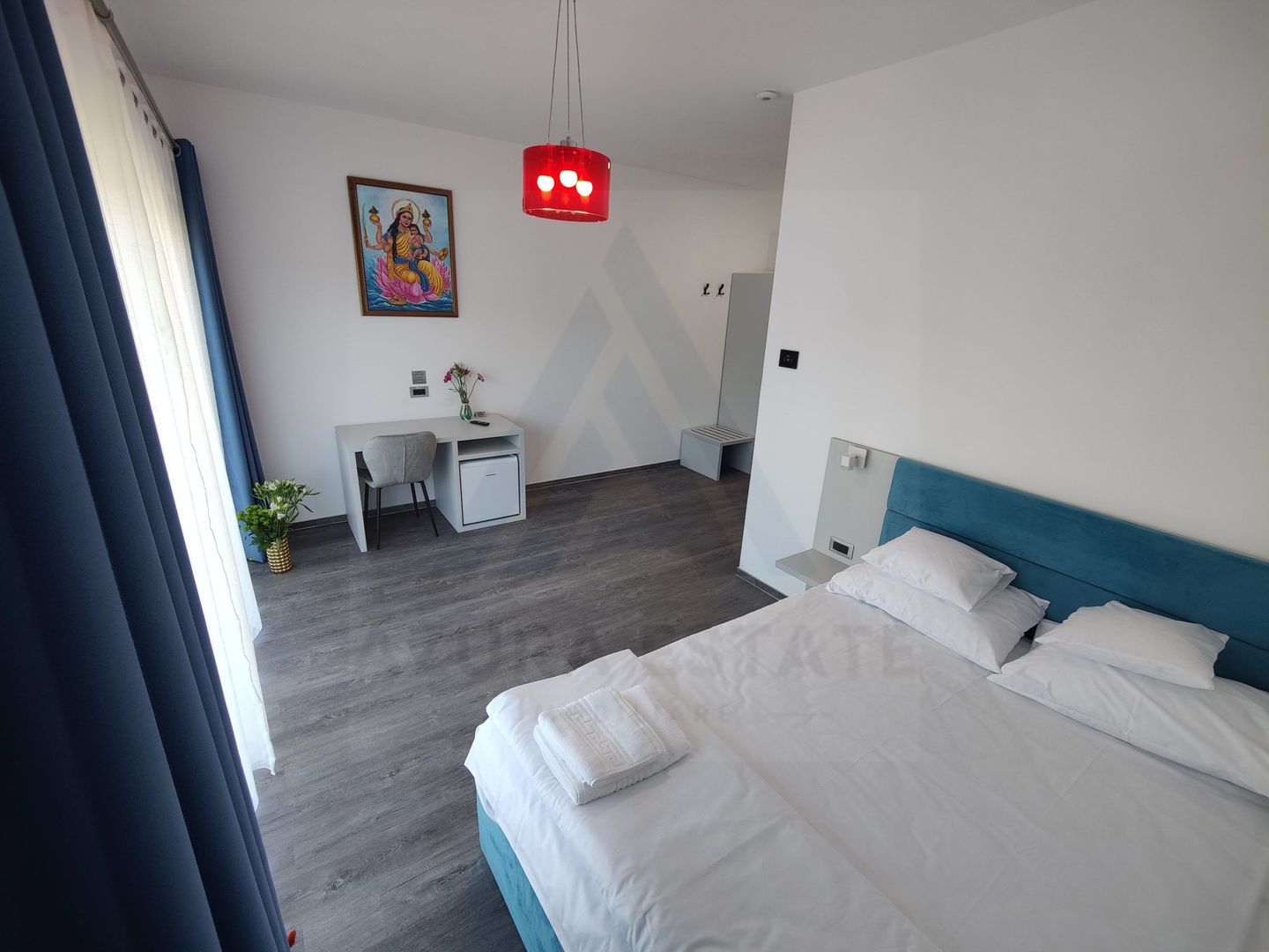 Pensiune 600 mp an 2023 si casa 130 mp teren 4600 mp zona V. Avrigului - Poză 10