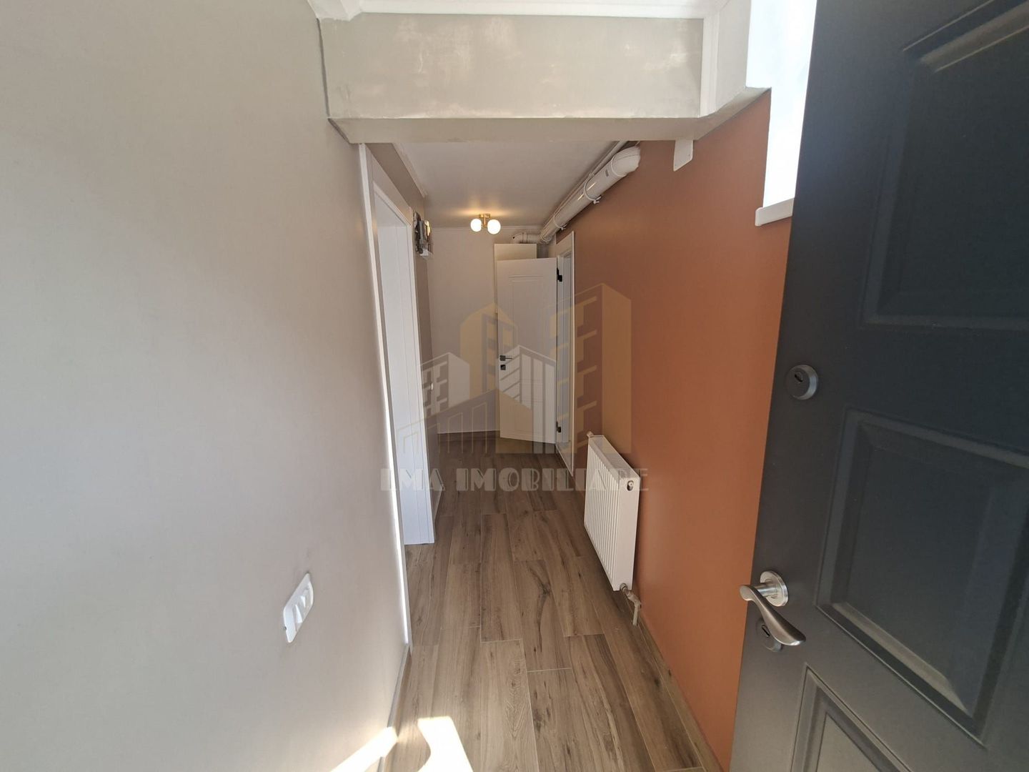 Apartament 2 camere semidecomandat Brasovul vechi - Poză 4