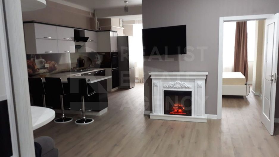 Chirie, apartament, 3 camere, strada Lev Tolstoi, Centru - Poză 1