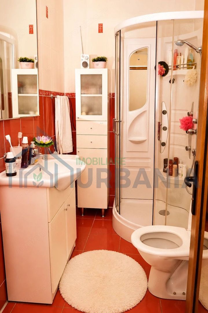 Vilă Ultracentrală Pașcani – Poziție pe Colț, Pereți 60 cm, Mobilată și Utilată - Poză 8