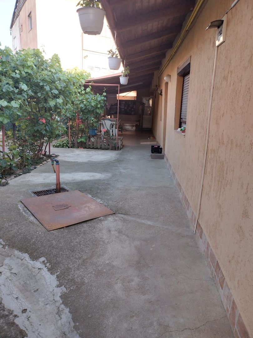 ageuropa.ro vinde casa in zona 14 Mai cu 3 cam. si teren aferent de 500mp. - Poză 9