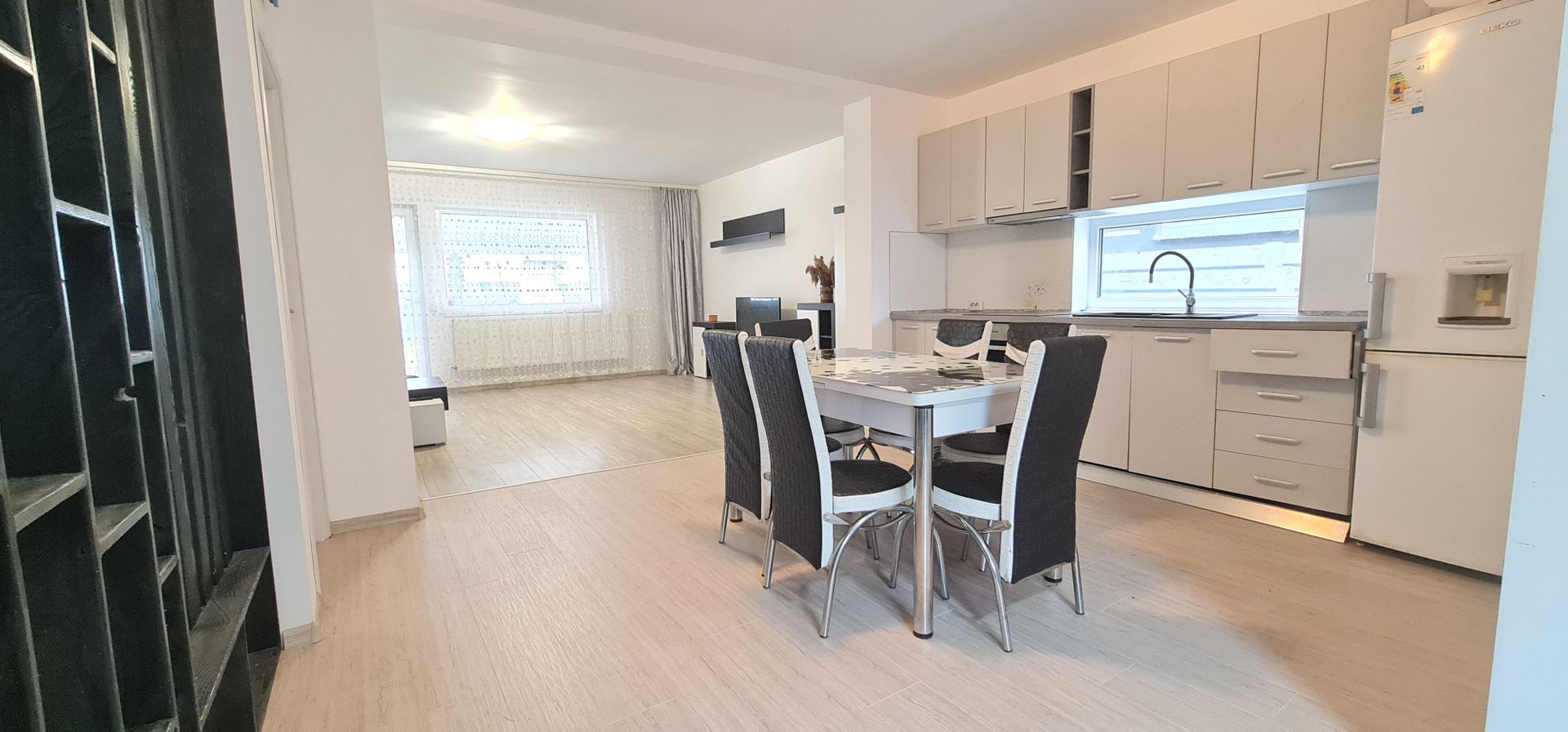 Casa mobilata si utilata in Cartier Izvor Tarlungeni Brasov - Poză 3