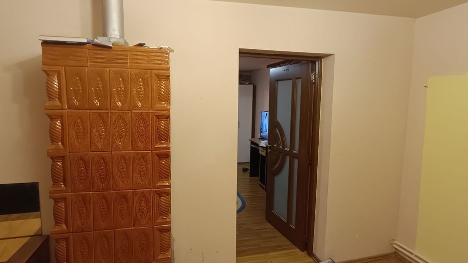 Casă spațioasă cu 4 camere , curte și teren generos în Mașloc - Poză 11