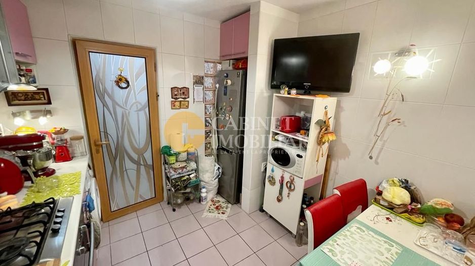 Complet Renovat - 3 Camere - Etaj 1 - Bloc Fara Risc - Zona Podu Ros - Poză 5