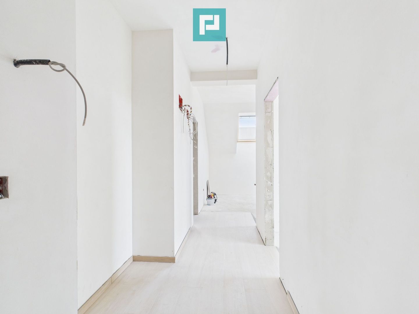Apartament 54 mp spațios la mansardă în Freidorf - Poză 3