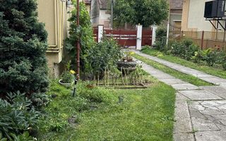 Casa de vanzare pe strada Paris - Poză 2