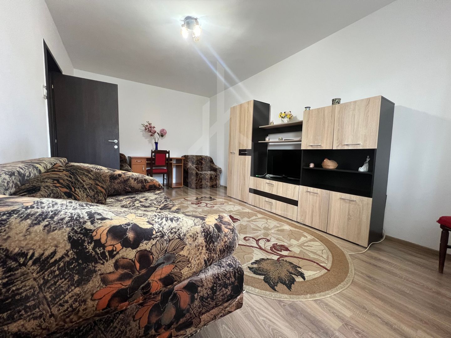 Apartament de închiriat, 2 camere, Mihai Viteazul - Poză 2
