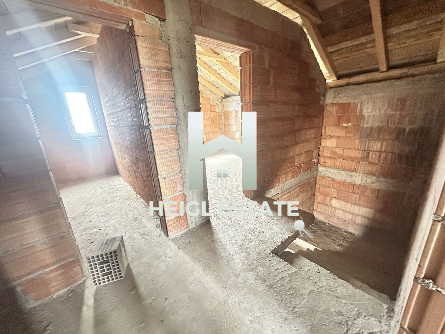 Duplex separat prin camera tehnica,  spre vanzare cu 4 camere - Poză 1