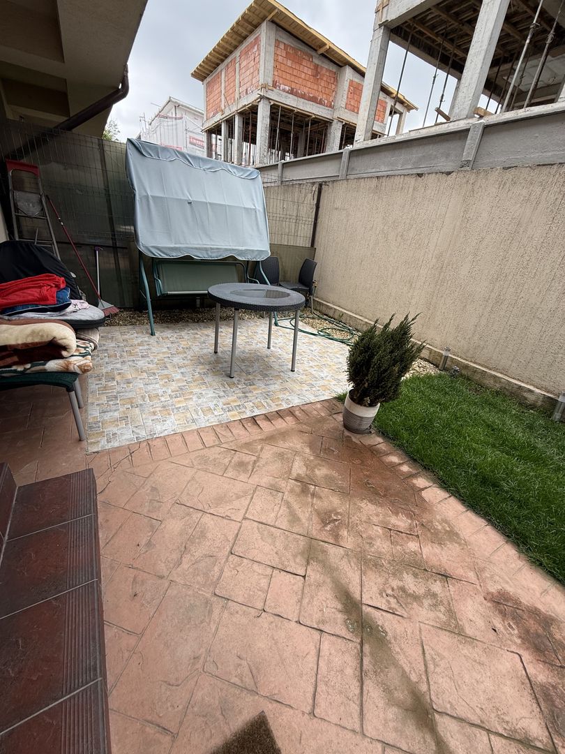 Casă înșiruită complet mobilată + curte+ 2 parcari în complex inchis! - Poză 28