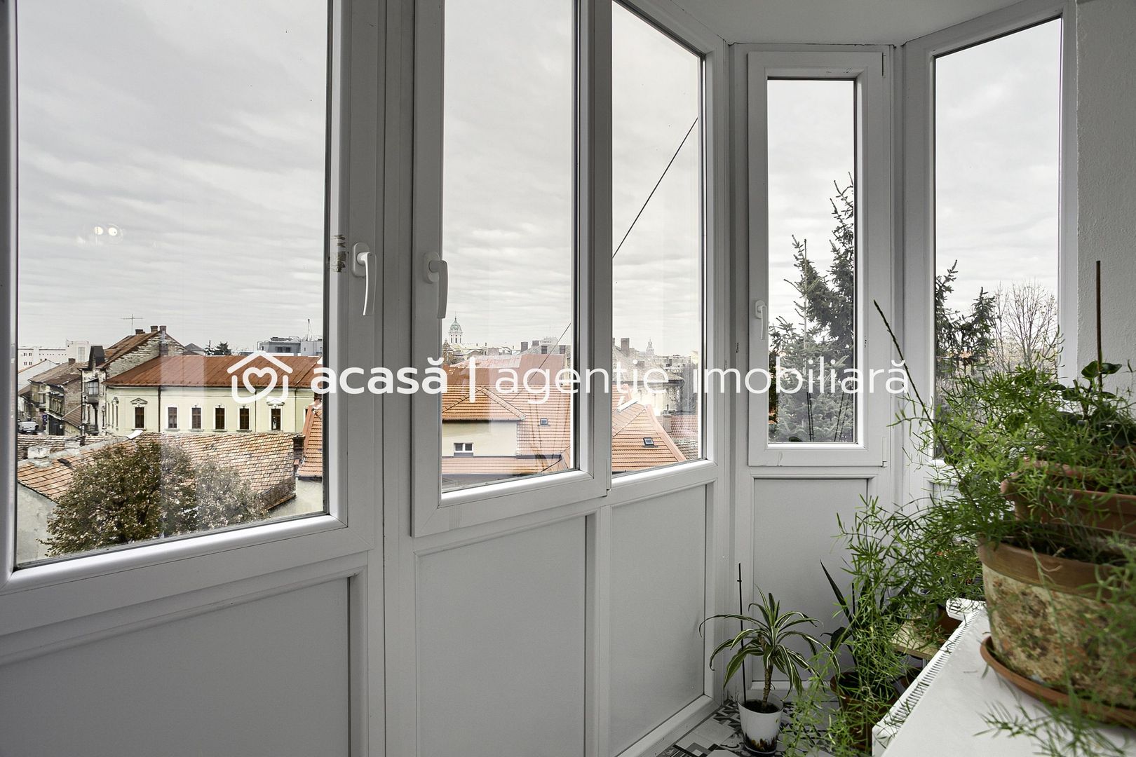 PROPRIETATE VÂNDUTĂ Apartament spatios cu 4 camere langa teatru - Poză 10