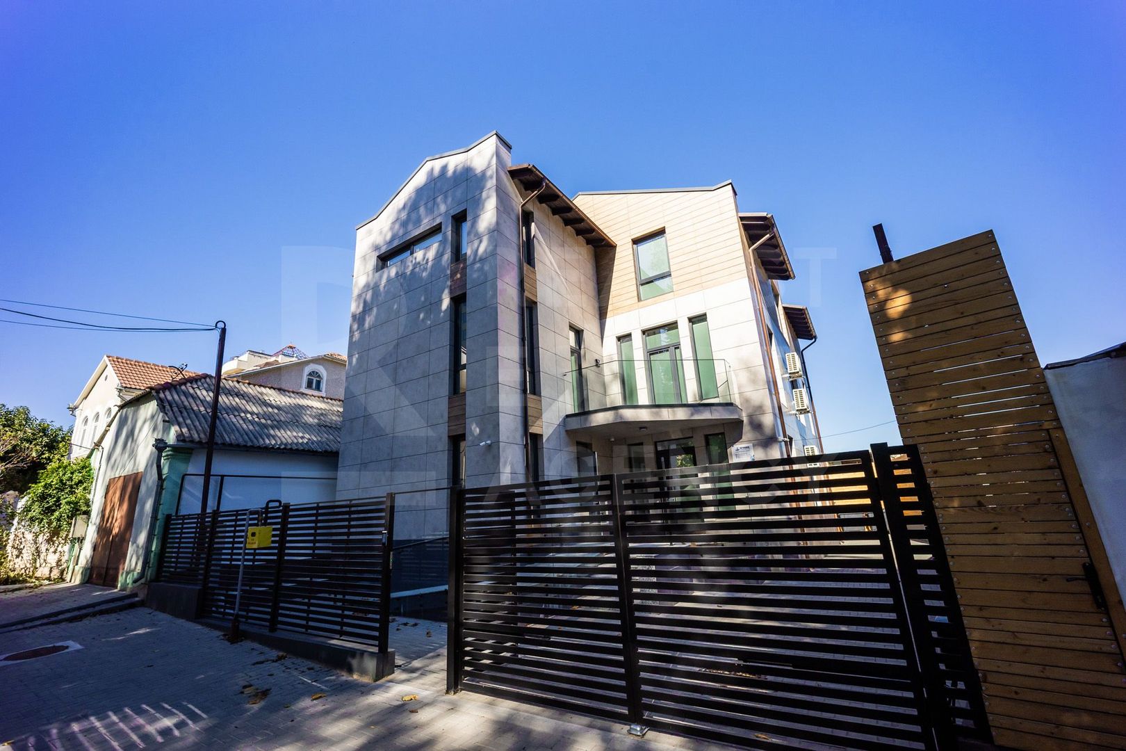 Vânzare spațiu comercial  Centru de 451,6 mp, amplasat pe teren privat - Poză 4