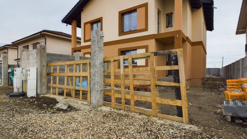 Duplex în Moșnița Nouă, în spate la Castel - Poză 8