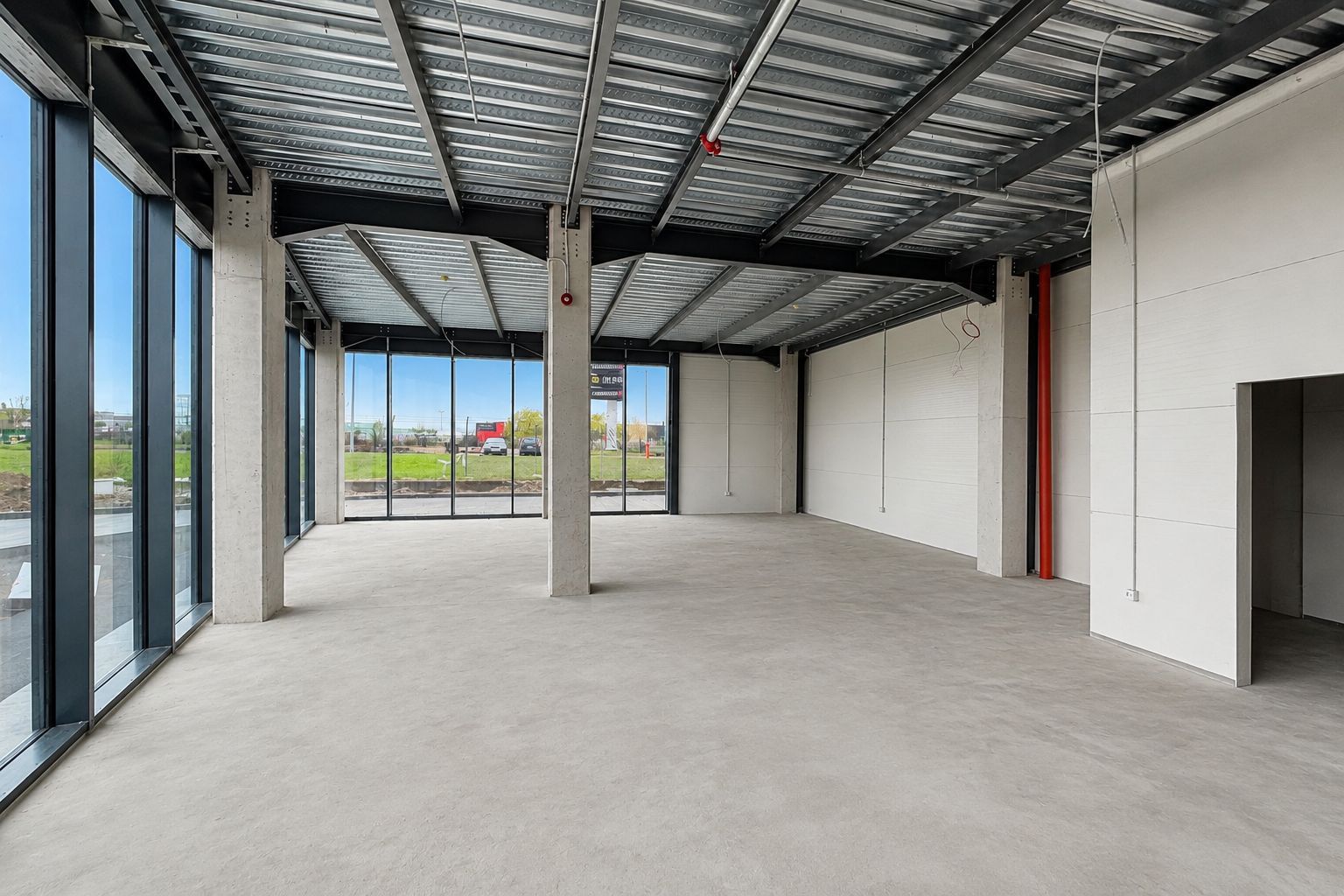 Spațiu logistic nou, cu 4 hale plus showroom și spațiu birouri P+2 - Poză 8