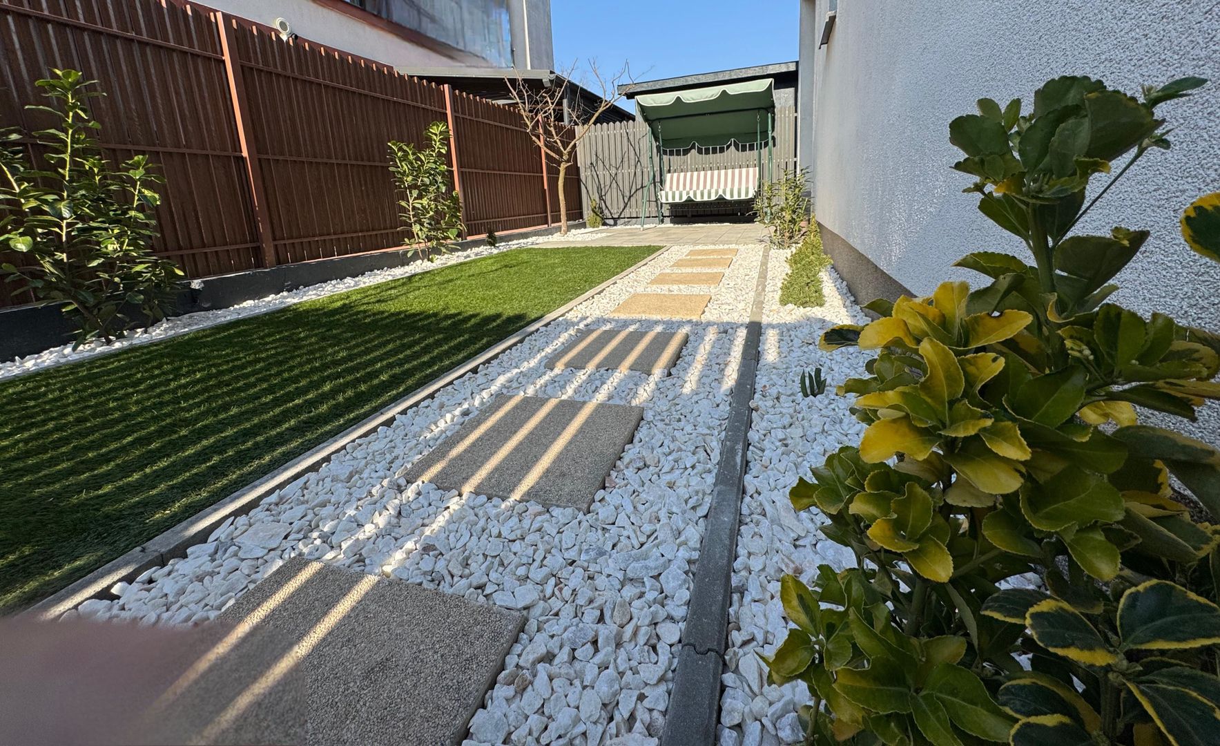 Apartament cu 3 camere, curte proprie si loc de parcare - Poză 2