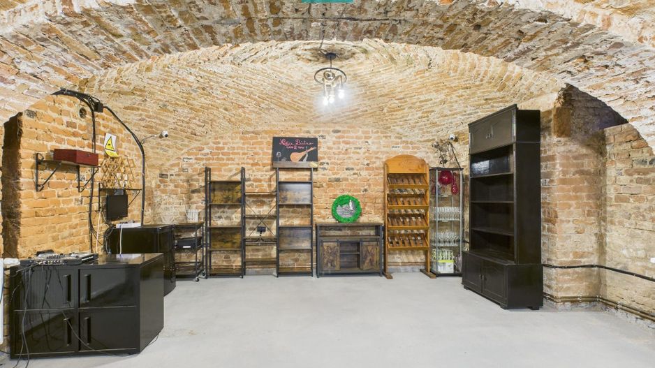 Eleganță subterană - pivniță exclusivistă Arad - Poză 17