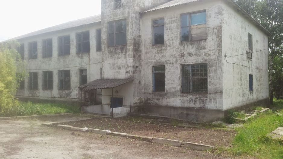 De vânzare teren cu construcții în orașul Sângerei – 56,7 ari - Poză 3
