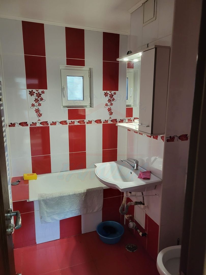 Inchiriere apartament 2 camere, Micro 20, 62 mp, 350 EURO/Luna - Poză 2