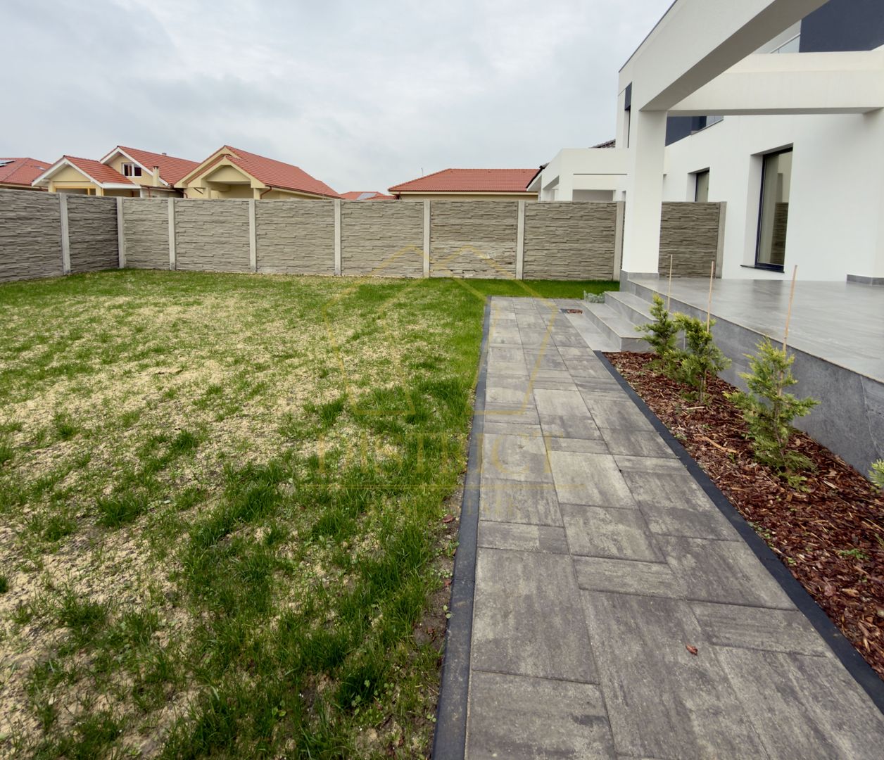 Com 0 | Duplex superb cu 5 camere despartit prin garaj | Dumbravita - Poză 10