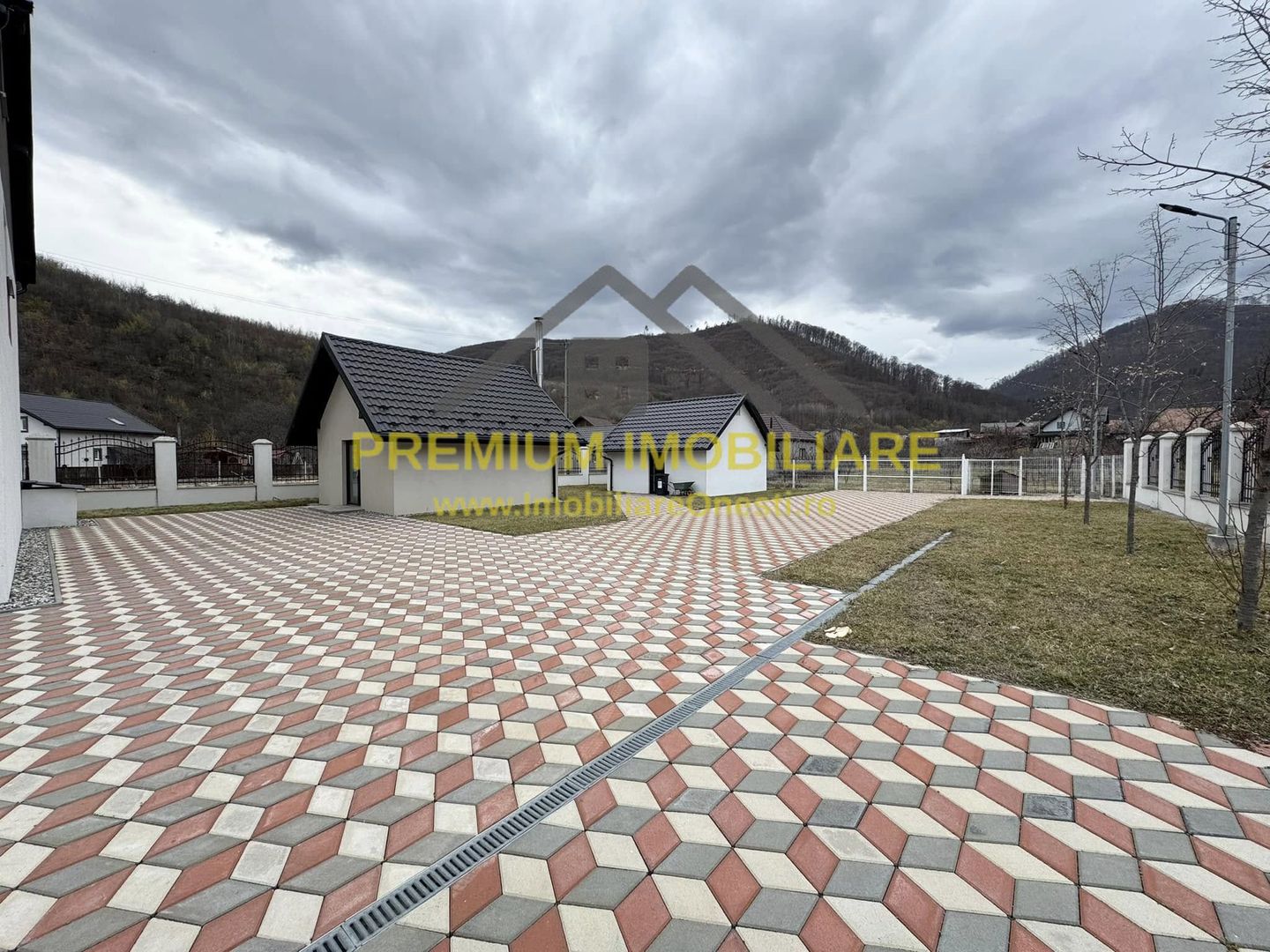 Vila la 13 km de Onesti - Poză 24