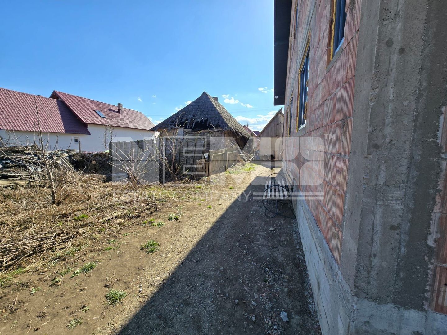 Casă la roșu la 165000 euro I Pe teren de 32 de ari I Măneuți - Poză 16