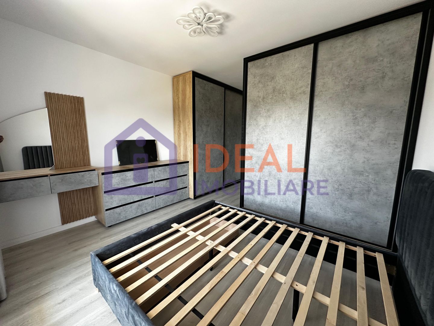 Apartament cu 3 camere și balcon de vânzare ,în zona Doamna Stanca - Poză 4