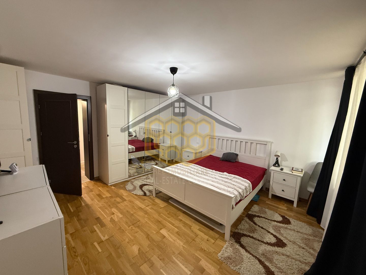 Apartament cu 3 camer, semidecomandat, in cartierul Rovine - Poză 4