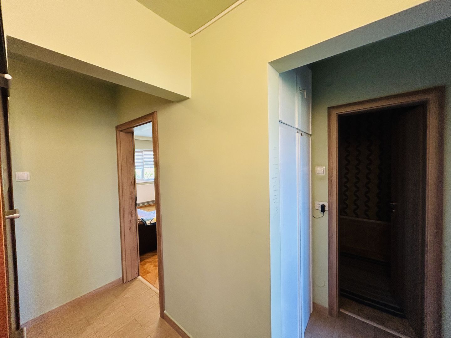 Apartament decomandat, cu 3 camere, 2 bai, 2 balcoane - Zona Strand - Poză 15
