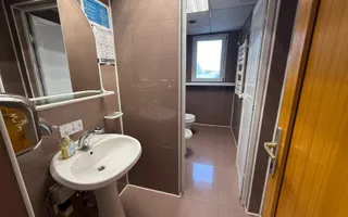 De vanzare  CLĂDIRE PREMIUM DE BIROURI ȘI SERVICII  pret negociabil - Poză 18