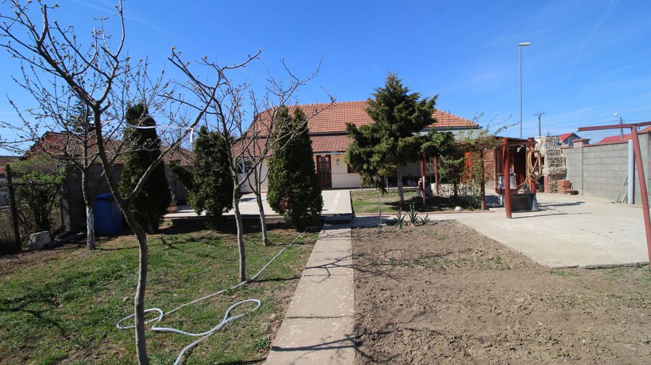 CASA CU TEREN GENEROS - Poză 6