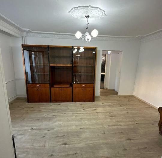 Vand apartament 4 camere Drumul Taberei Valea Argesului 2 - Poză 2