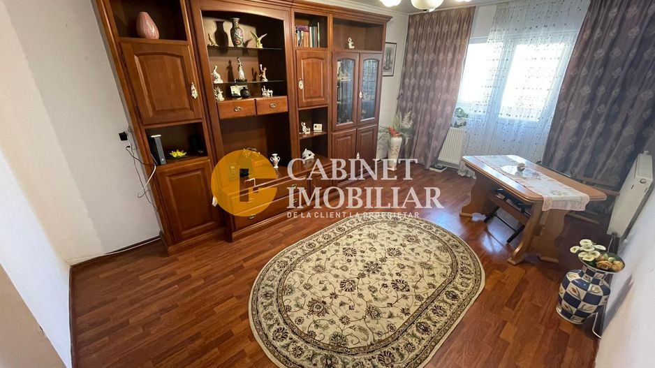 Tudor Vladimirescu str Tepes Voda - decomandat- an 1978 - mobilat - Poză 1