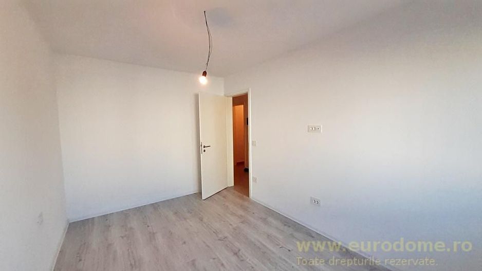 Cartier Coresi, apartament nou, nemobilat 400 euro - Poză 4