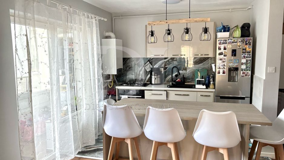 Apartament trei camere / Parcare / Zona Florilor - Poză 3