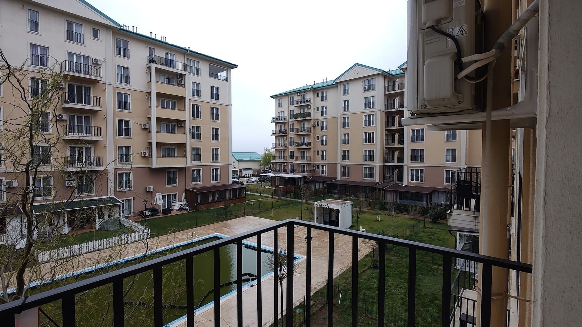 Apartament 2 camere vedere piscina Cosmopolis - Poză 2