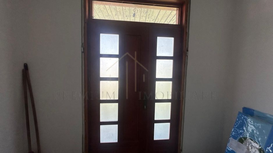 Casă de vânzare în centrul Oituzului, DN11 - Poză 7