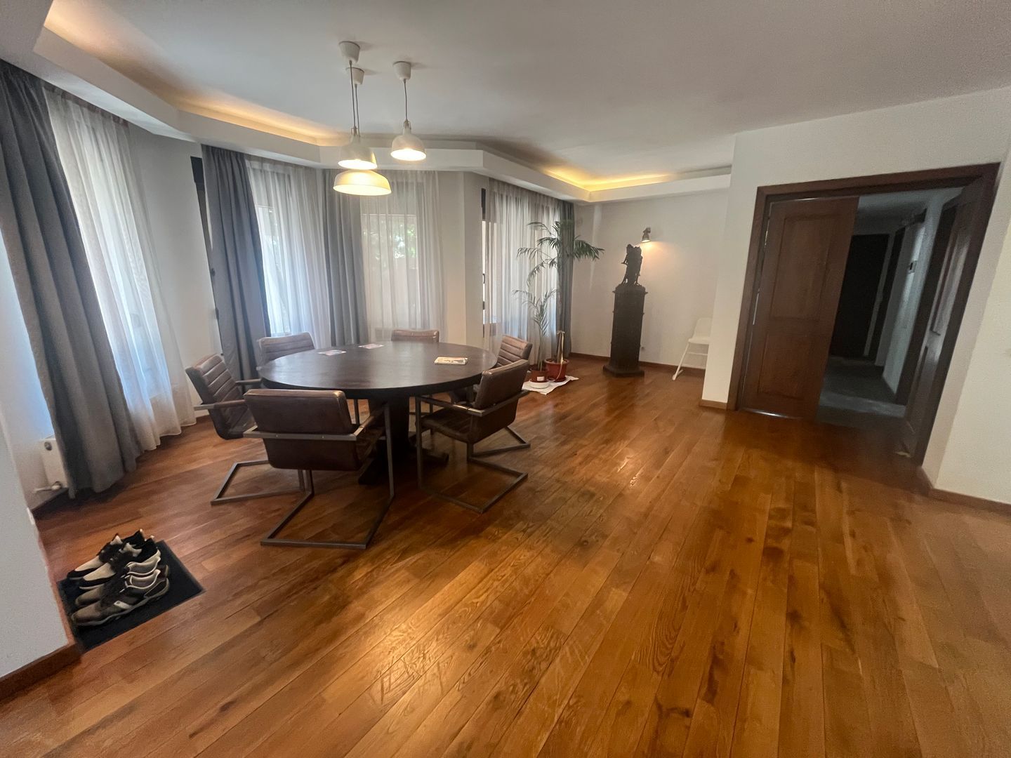 ANDRONACHE | Vila 4 Camere | Garaj | Curte Verde | Ciubar & BBQ - Poză 6