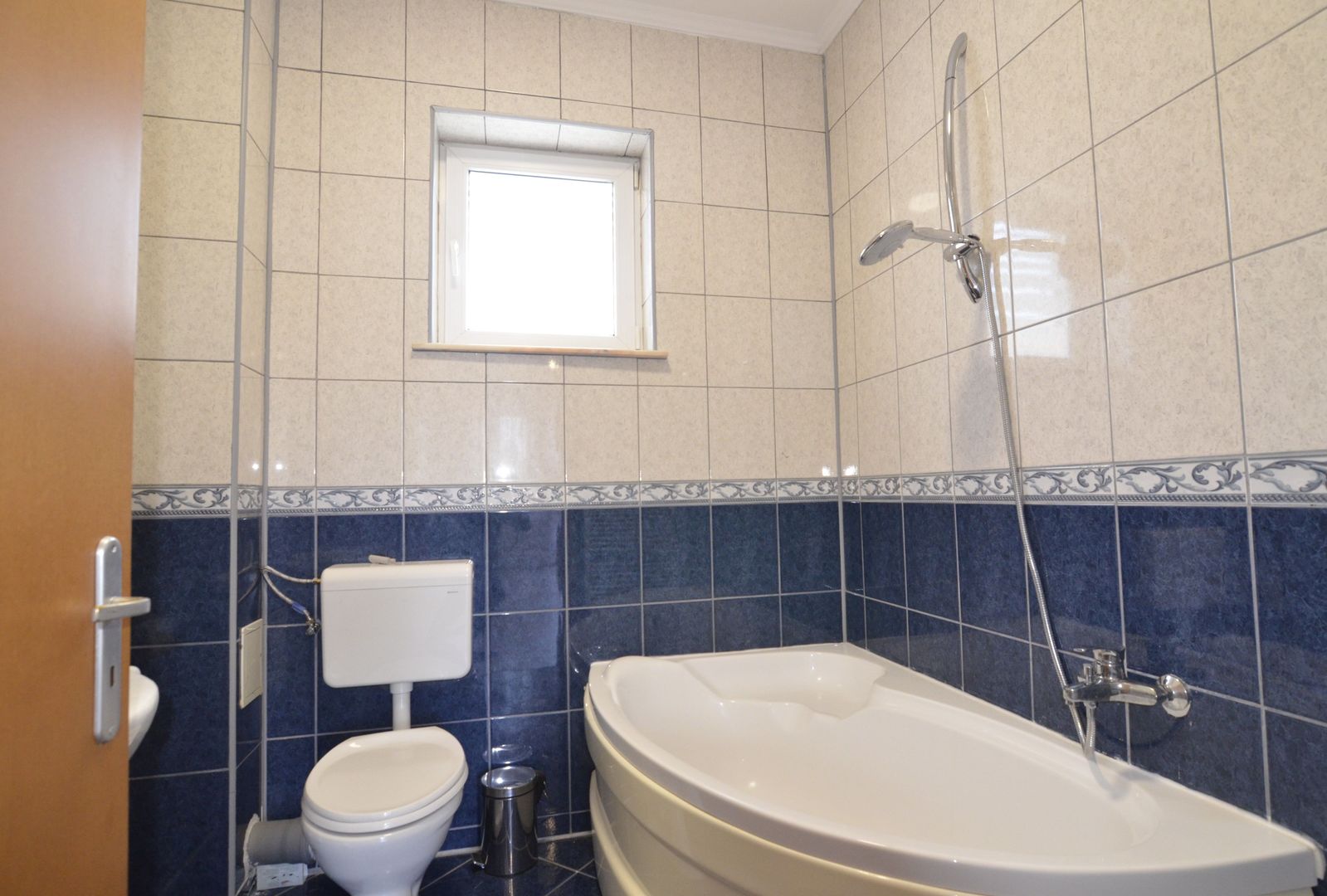 Inchiriem Vila individuala 6 camere cu panouri solare zona Pipera - Poză 24